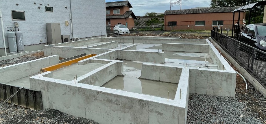 べた基礎と布基礎どっちがいいの？｜岐阜の建築事務所タマゴグミ