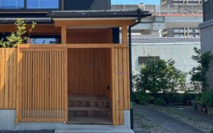 岐阜市　格子戸がある狭小住宅